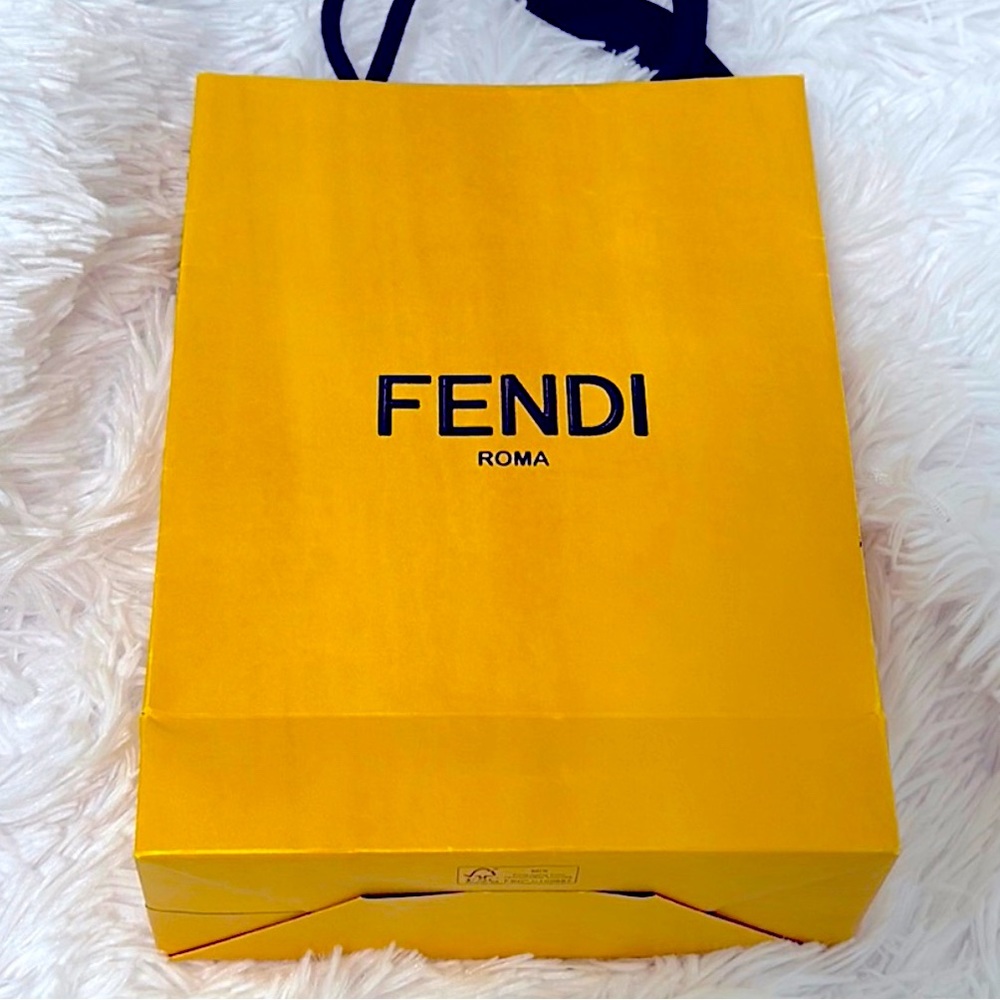 🆕Fendi Gift Bag 💼 3 available and boxes too....ask.